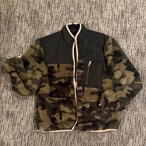 RAILS women’s Camo Fleece Jacket with Quilted Yoke - Olive/Black size medium